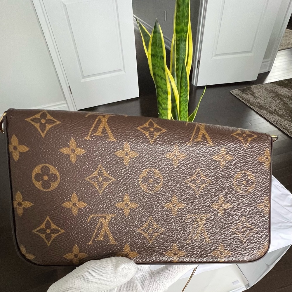 Authentic Louis Vuitton Felice Pochette in Monogram Canvas with Accessories - Picture 6 of 16